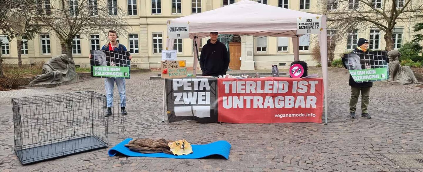 Anti-Pelz-Demo der Tierrechtsorganisation CAFT vor der Filiale von