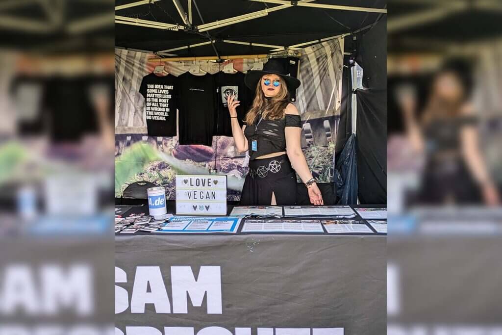 PETA Streetteam mit Stand auf dem Mera Luna Festival.